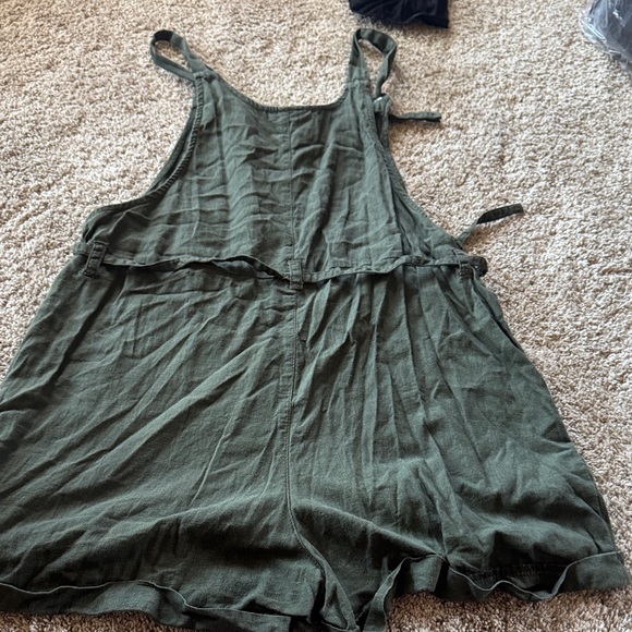 Universal Thread Olive Green Top - Picture 4 of 4